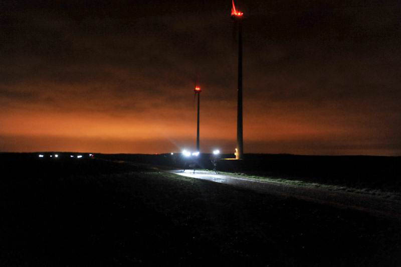 au pied des éoliennes au pied des éoliennes